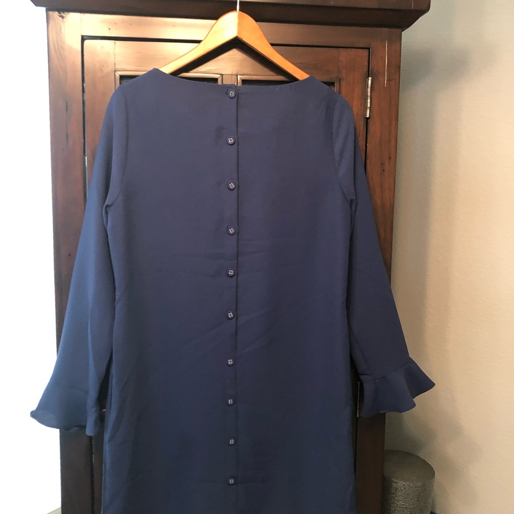 Dresses - Picture 3 of 4